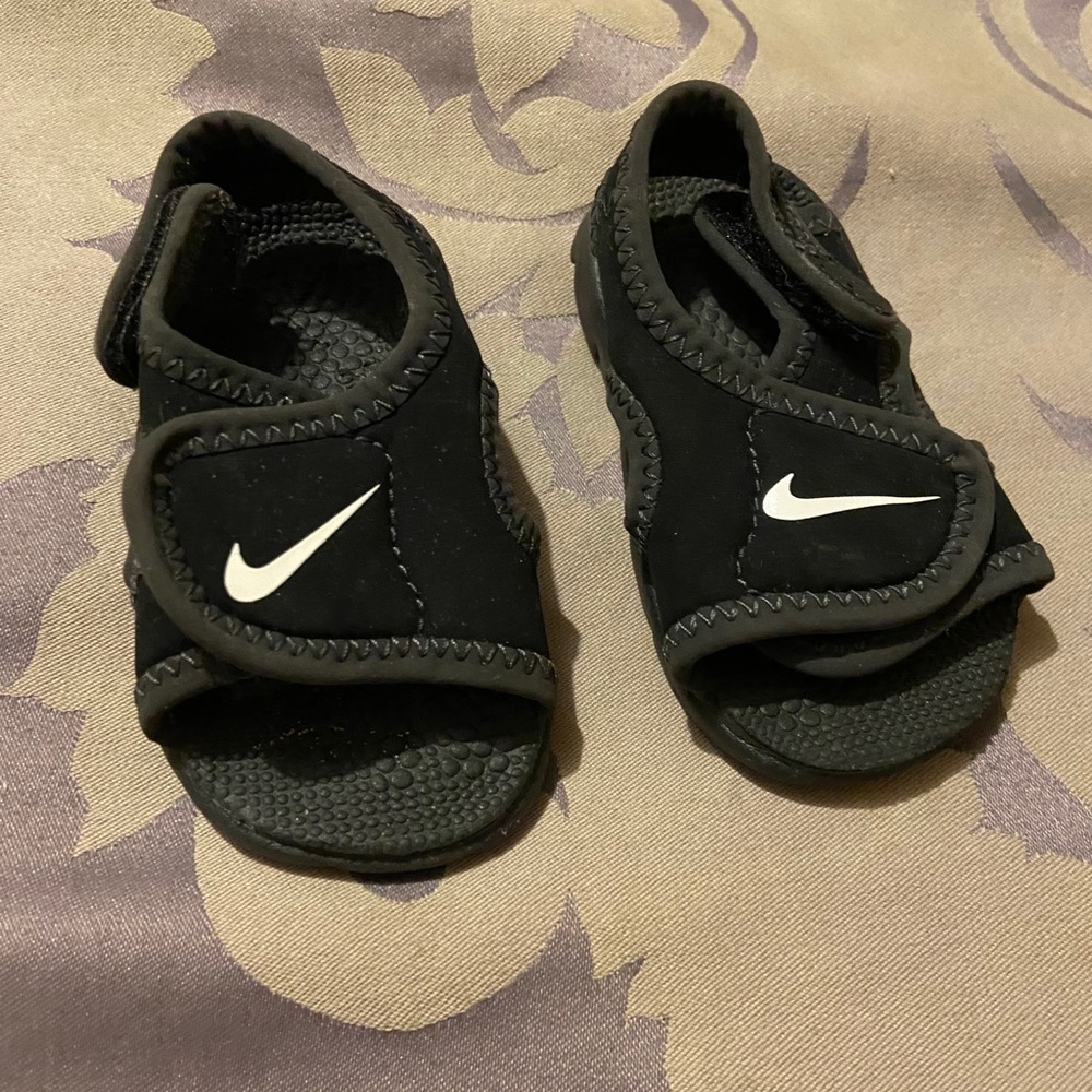 3c Nike sandals